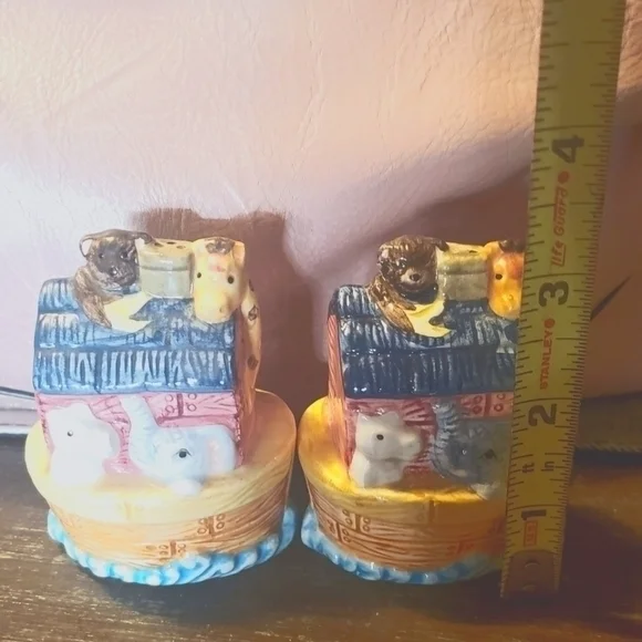 Noah's Ark Salt and Pepper Shakers‎Ceramic Collectable Vintage set of 2